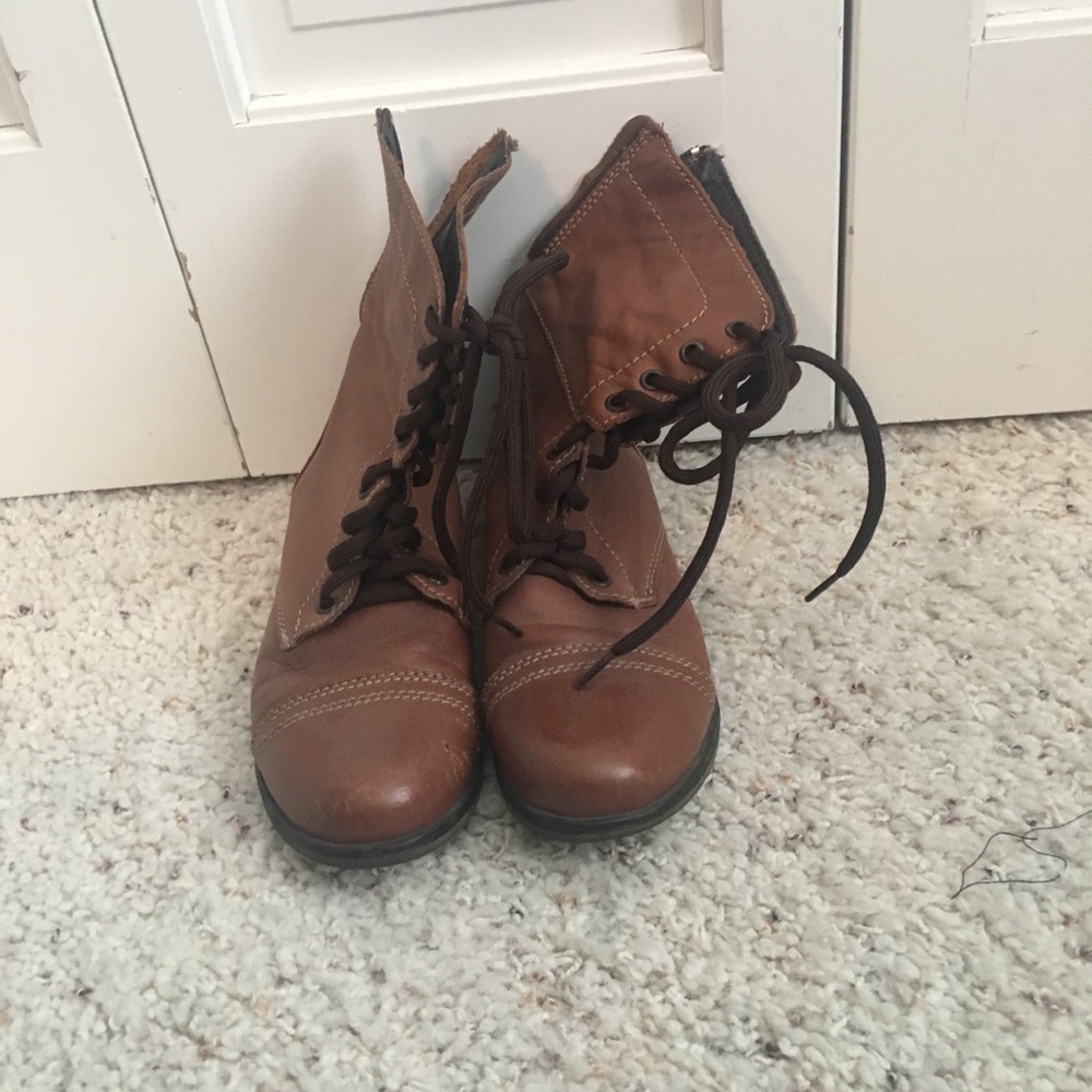 Size 7 brown Steve Madden combat boots